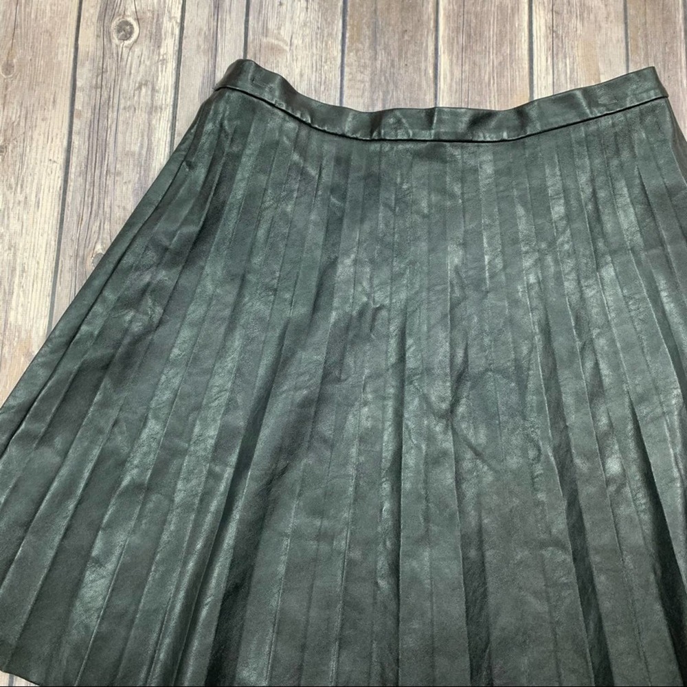 ⭕️sold⭕️J. Crew faux leather pleated mini skirt - Picture 3 of 7